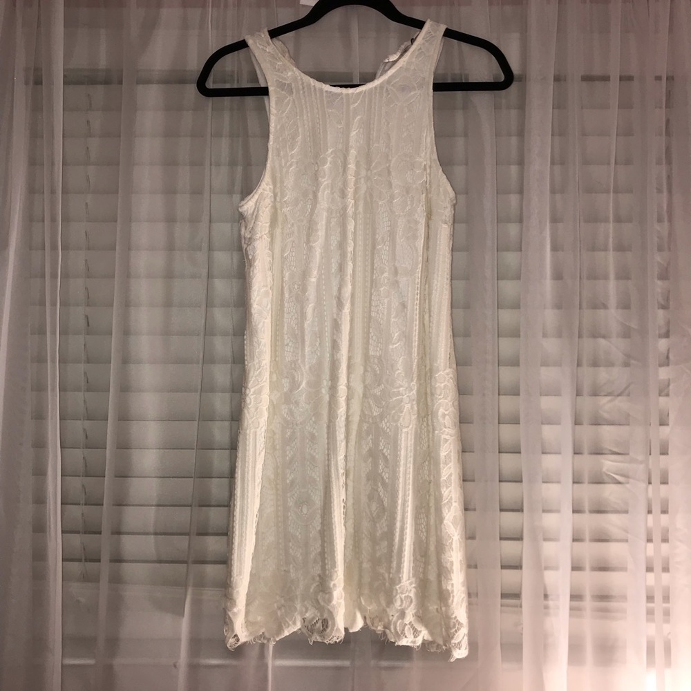 SPEECHLESS LACE SHIFT DRESS